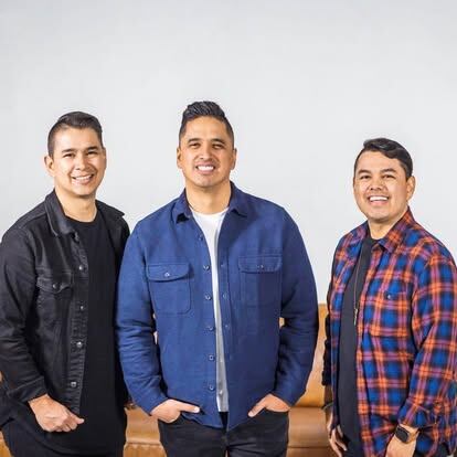 El grupo Redimi2, sus integrantes posando para la foto.