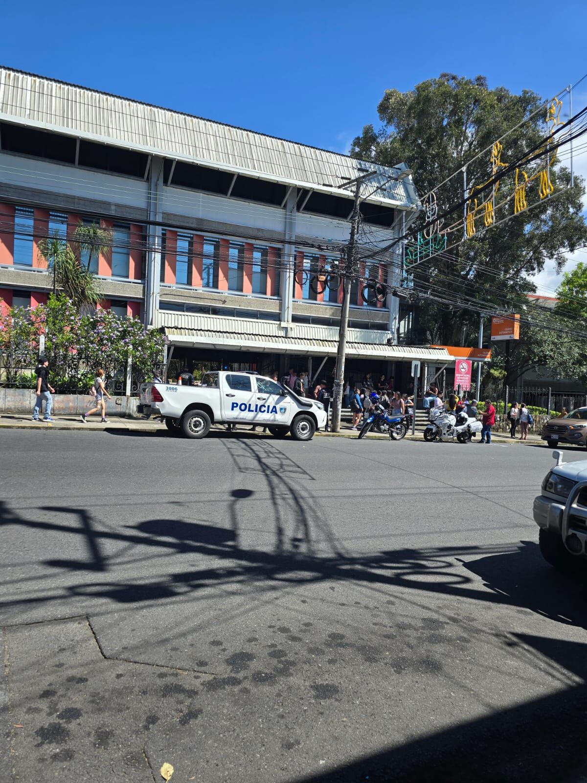 Luego de recibir la amenaza de un ataque armado, la UNA evacuó todos sus campus y sedes a la 1 p. m. de este 24 de junio.