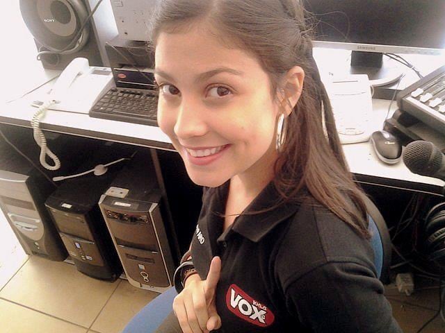 Su primer trabajo fue en Grupo Radiofónico Omega cuando aún estaba en el colegio.