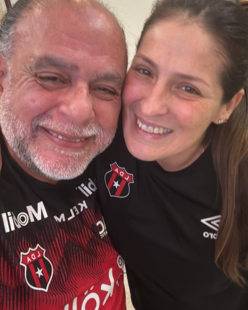 Marvin Araya, director de la Orquesta Sinfónico esperó mucho tiempo por la copa pero afirma que sabía que llegaría.