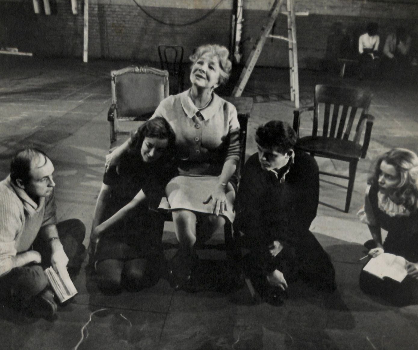 TN-AH-021-383-Helen Hayes en un ensayo de The Glass Menagerie