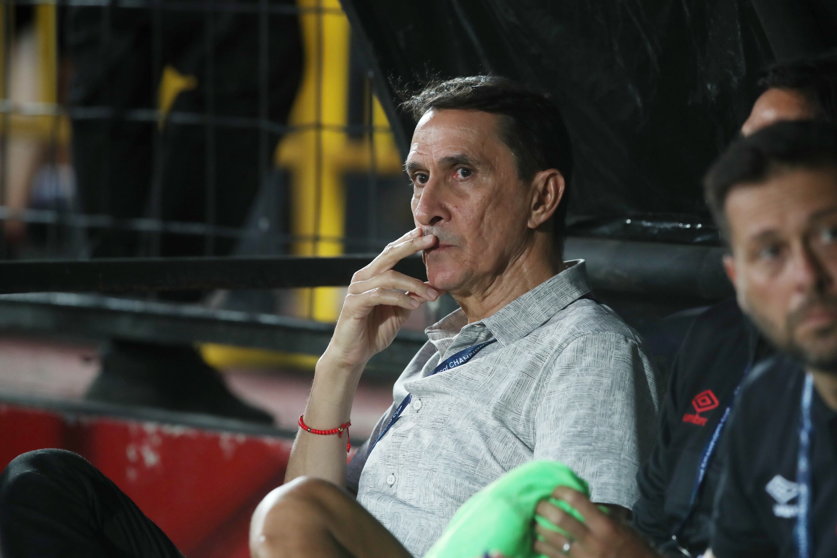 12/03/2024/ juego de vuelta entre Liga Deportiva Alajuelense vs New England Revolution por la CONCACAF Champions Cup en el estadio Alejandro Morera Soto donde el técnico Alexandre Guimarães vuelve al fútbol de Costa Rica dirigiendo a la Liga / Foto John Durán