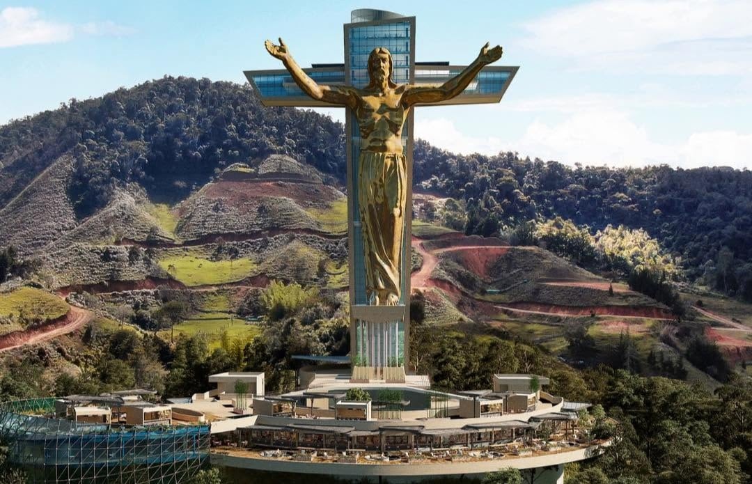 Colombia construye en El Peñol una monumental estatua de Jesucristo que superará al Cristo Redentor. El proyecto busca convertir la zona en un nuevo referente del turismo religioso y de naturaleza.