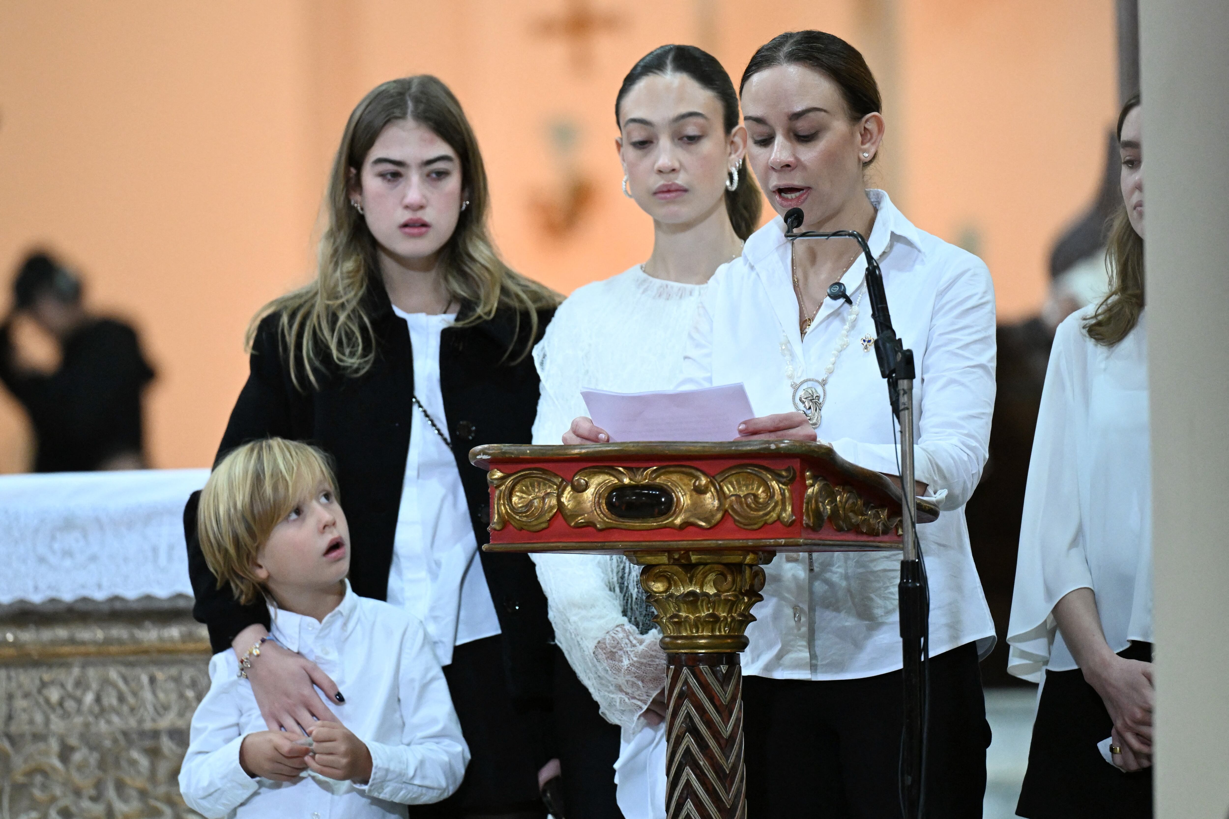 The widow of the late presidential hopeful and senator Miguel Uribe, Maria Claudia Tarazona (L), speaks next to her family during a funeral mass at the Metropolitan Cathedral in Bogota on August 13, 2025. Colombian presidential candidate Miguel Uribe died two months after being shot in the head at a campaign event, his wife announced early August 11, 2025, as the attack rekindled fears of a return to the nation's violent past. (Photo by LUIS ACOSTA / AFP)