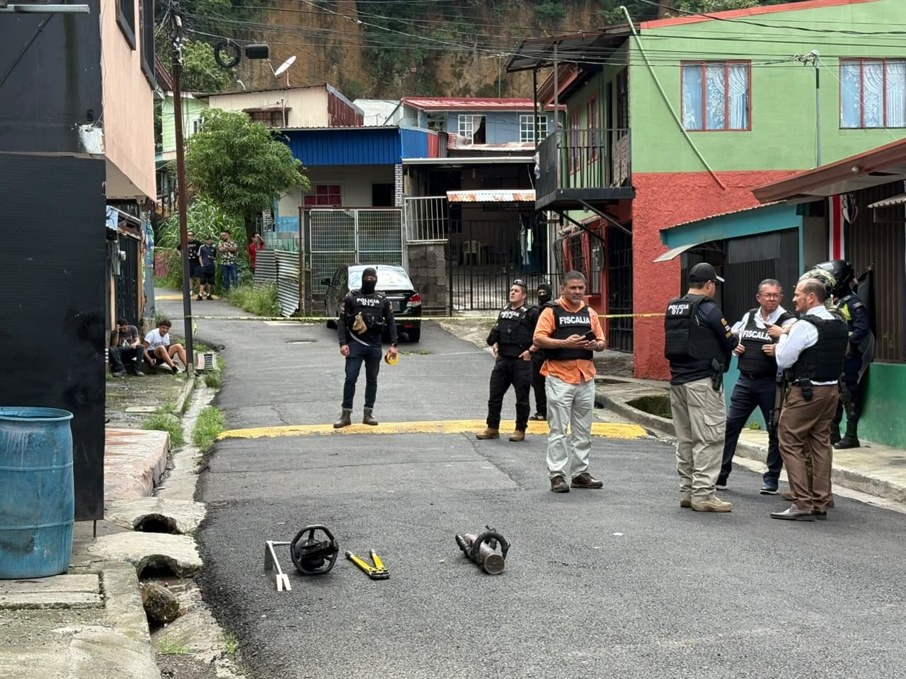 Allanamiento por Plan Escudo en el barrio Corazón de Jesús en la Uruca.