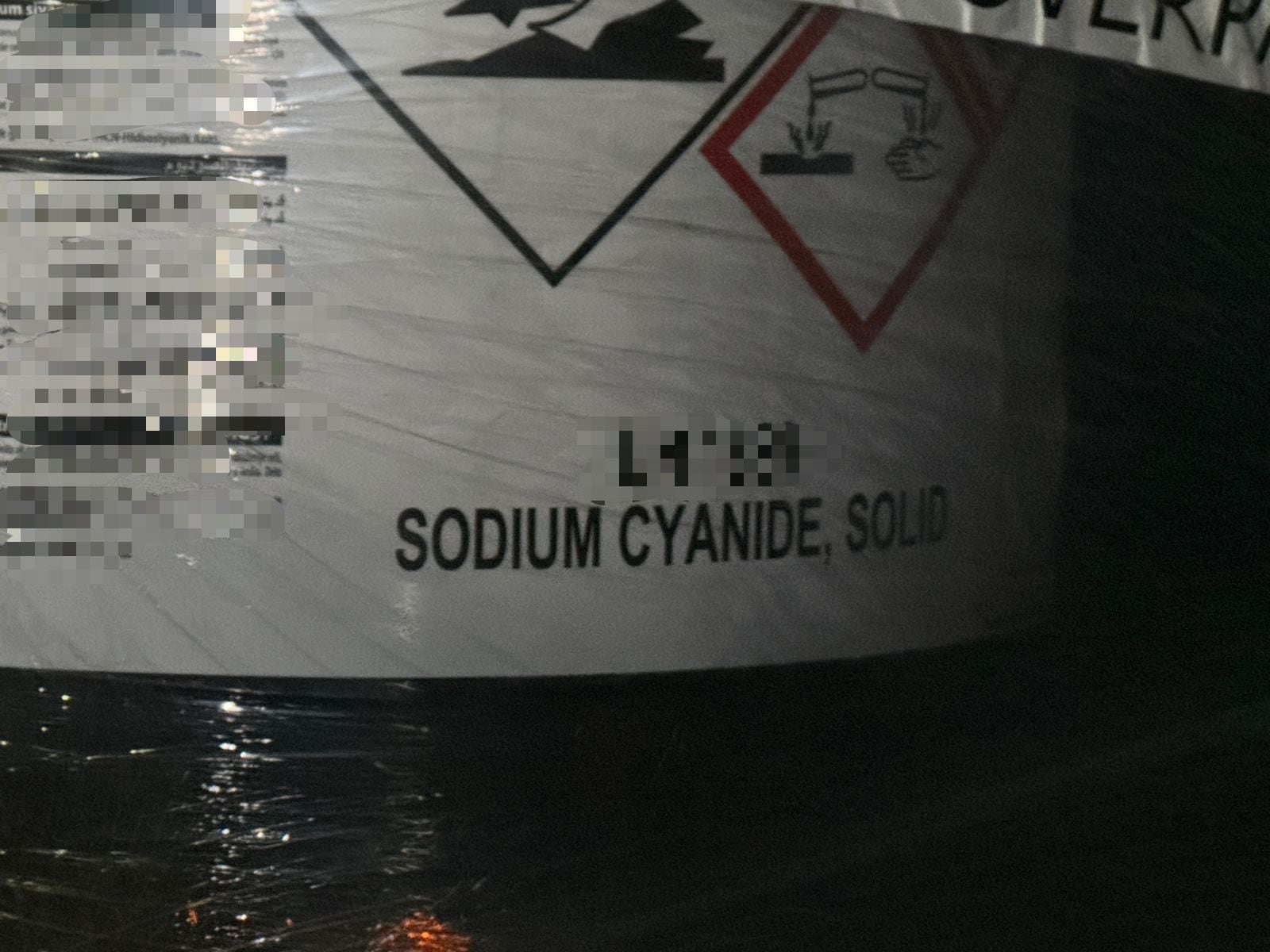 Este cargamento de casi tres mil kilos de cianuro, fue decomisado por la Fuerza Pública en Pavón de Los Chiles, Alajuela. El caso está en investigación en la Fiscalía.