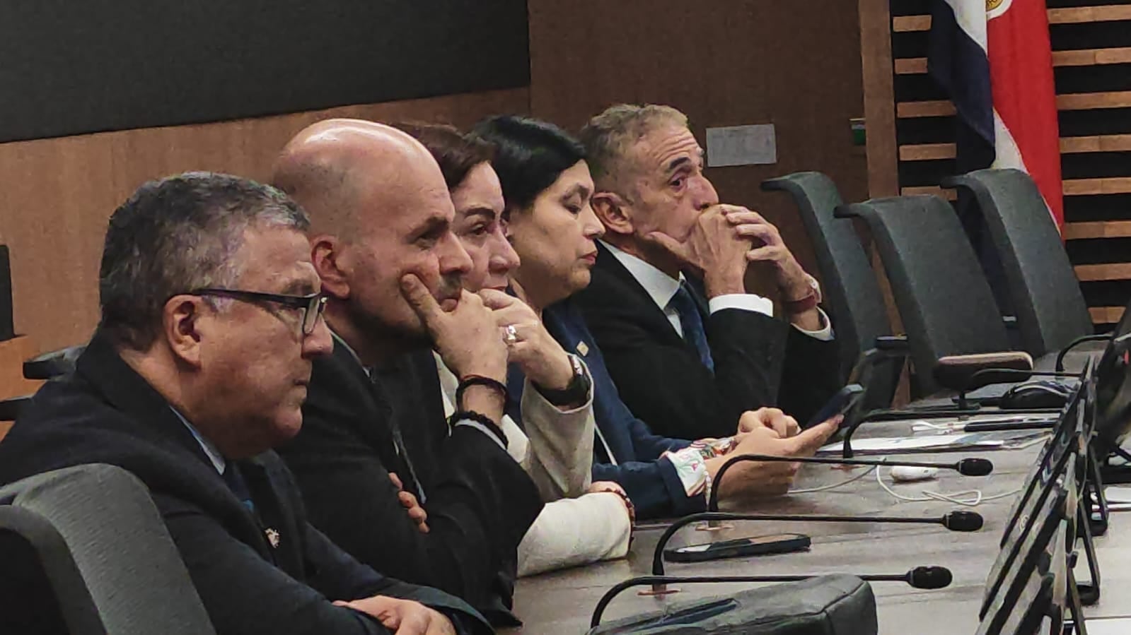 Rectores de las Universidades públicas junto a los diputados de la Comisión de Hacendarios