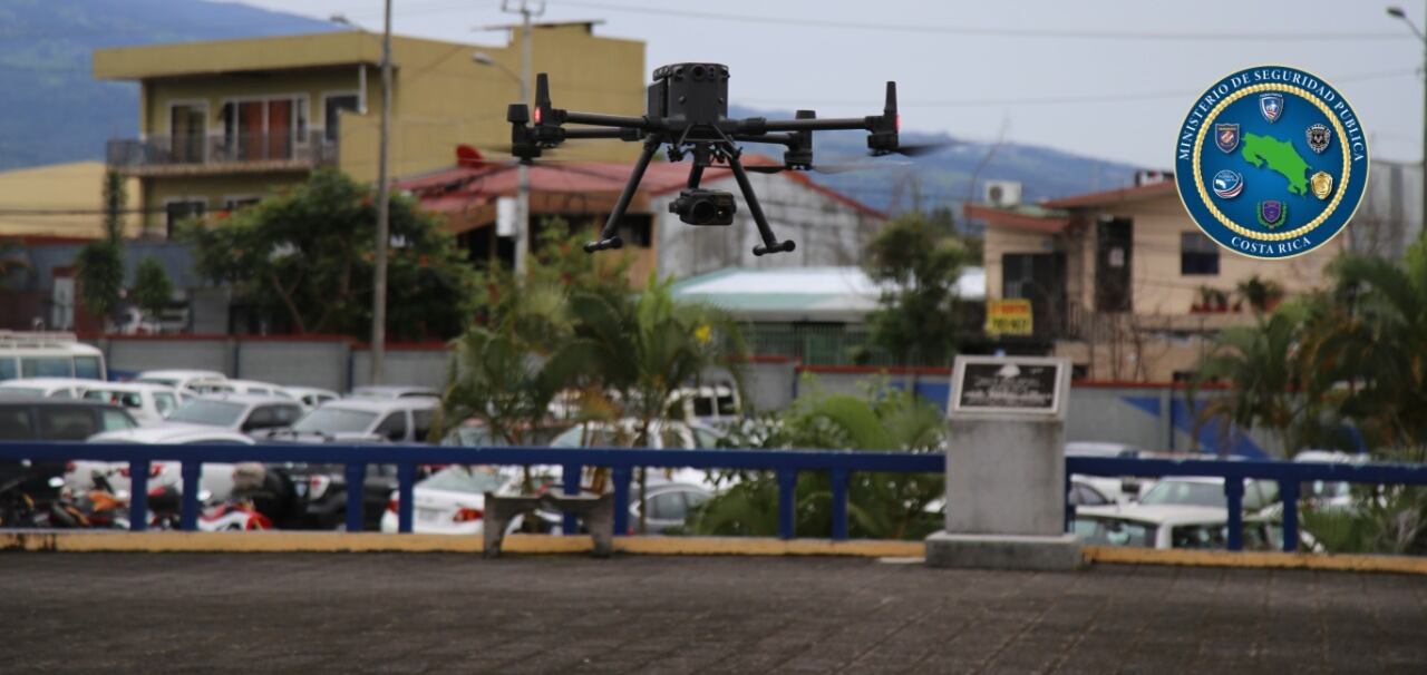 Los tres drones como este, mostrado en la plaza Pancha Carrasco en barrio Córdoba, serán usados por la Policía de Fronteras.. Foto: MSP.