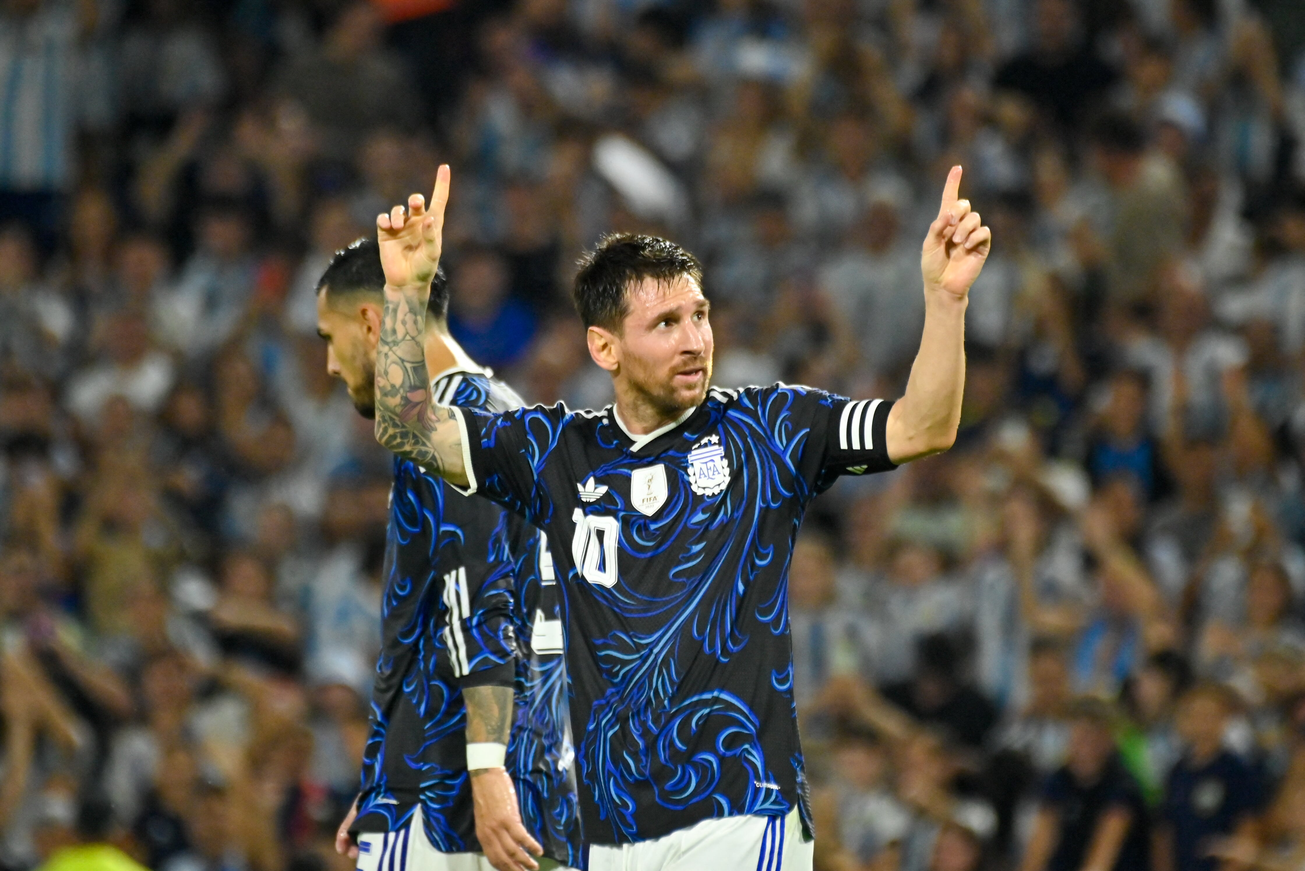 Lionel Messi festeja un gol con la Selección de Argentina, en el camino hacia el Mundial 2026.