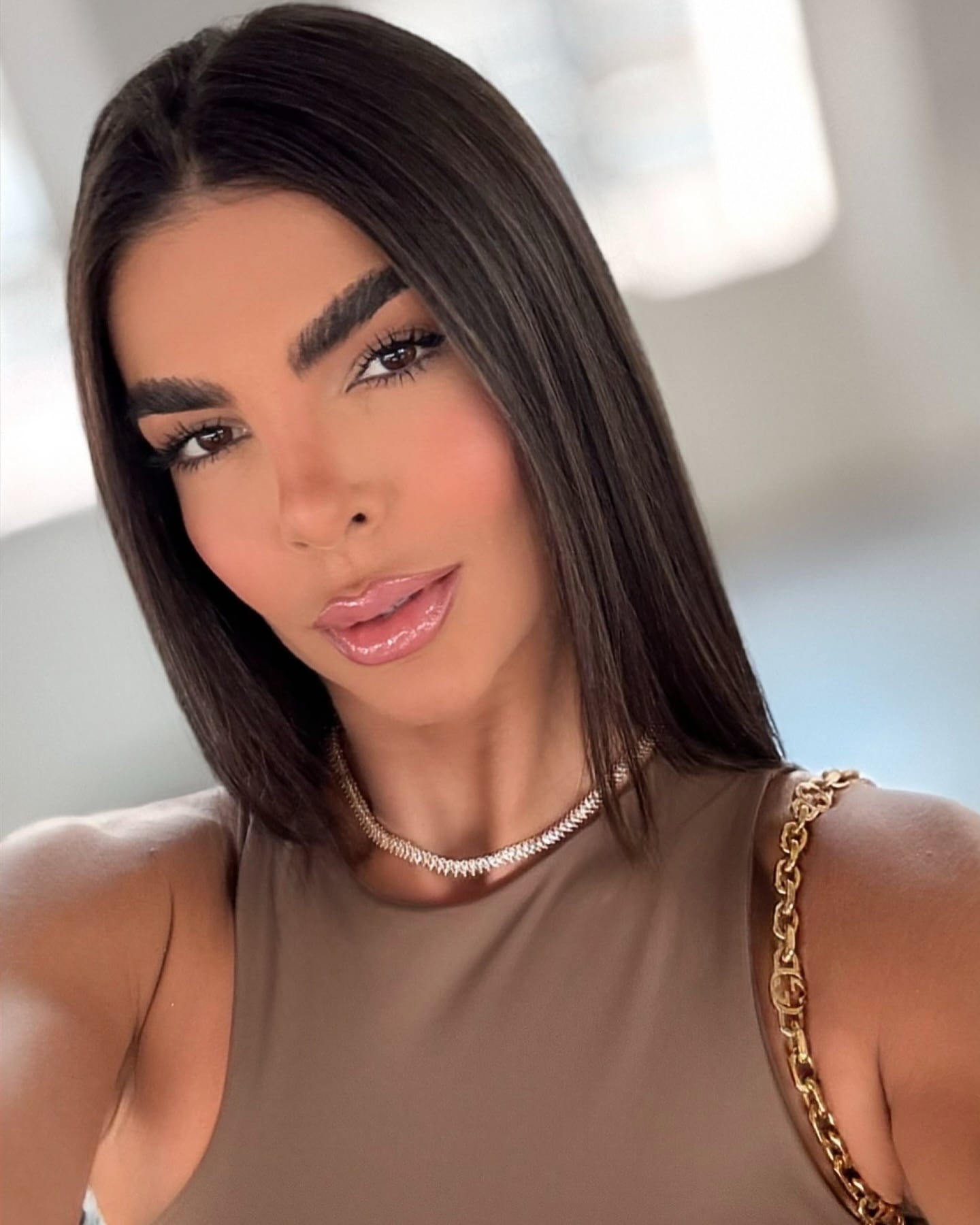 Francielly Ouriques en redes sociales tras ser deportada de Estados Unidos por llevar medicamentos prohibidos y presunta intención de trabajar ilegalmente, luego de ser retenida en el aeropuerto O’Hare de Chicago.