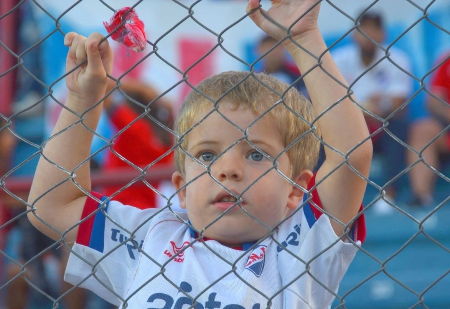 Gianfranco, niño uruguayo fanático del Nacional, murió por una bacteria. Fue símbolo de fidelidad y energía en las graderías.