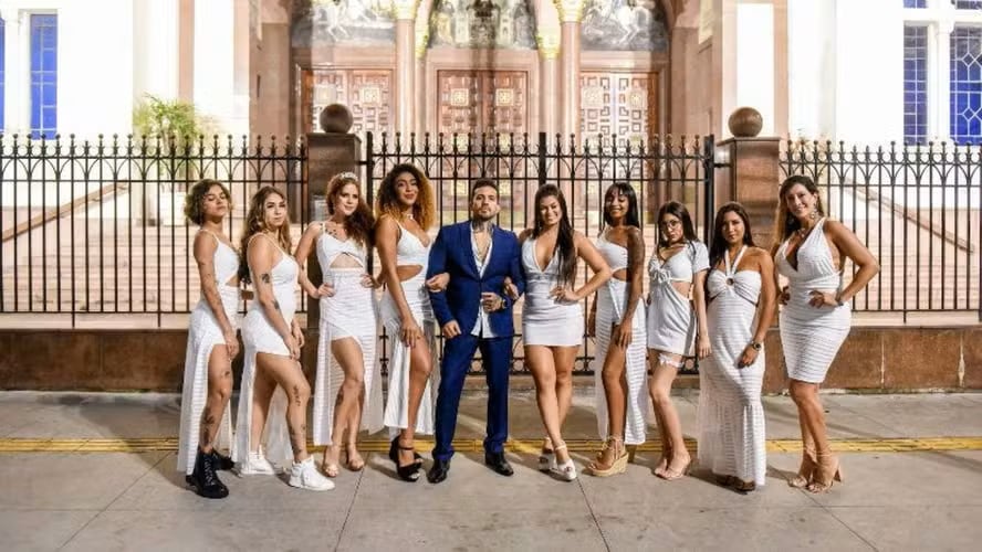 Arthur O Urso, quien se casó con nueve mujeres, cuenta que muchos hombres desean ese estilo de vida, pero buscan afecto maternal más que amor libre.