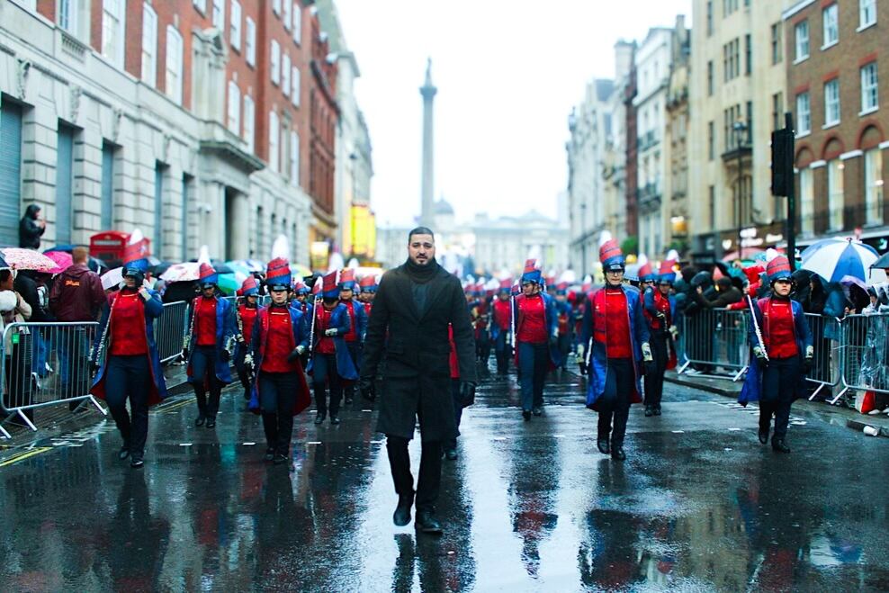 Érick Quesada, director de la Banda Comunal La Fortuna, durante parte de la presentación del grupo en el tradicional Desfile de Año Nuevo en Londres. Fotografía: Cortesía Banda Comunal La Fortuna.