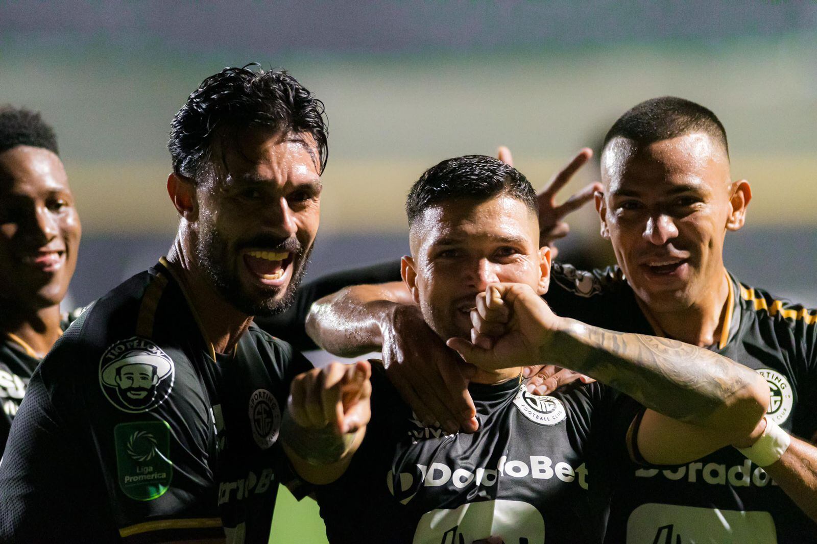 Giancarlo González y Steven Cárdenas marcaron los goles de Sporting ante Liberia. Foto: Prensa Sporting
