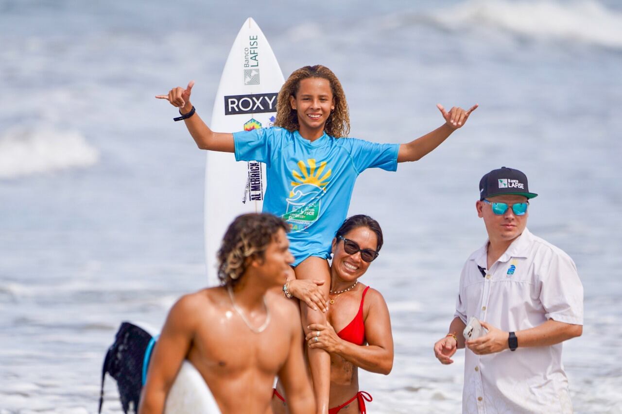 Mikela Castro
Surfista
Campeona de Circuito Nacional en las categorías Sub-16, Sub-14 y Sub-12.
30 de junio del 2025
Fotografías: Néstor Guzmán