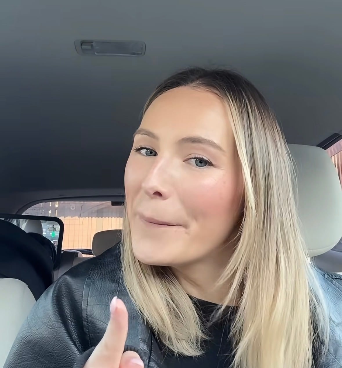 La neozelandesa costarricense Michelle Peters se grabó cantando el tema 'No Payne No Gain'.