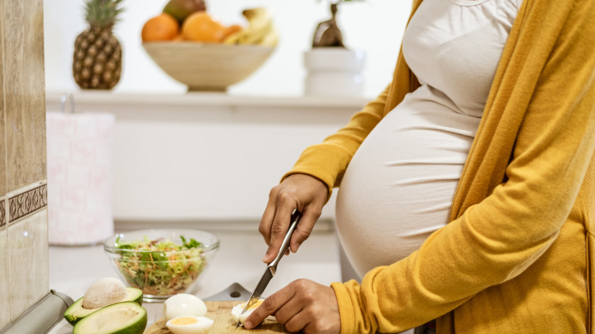 El huevo es una fuente importante de proteína y vitamina D durante el embarazo, siempre que se consuma bien cocido para reducir el riesgo de infecciones.