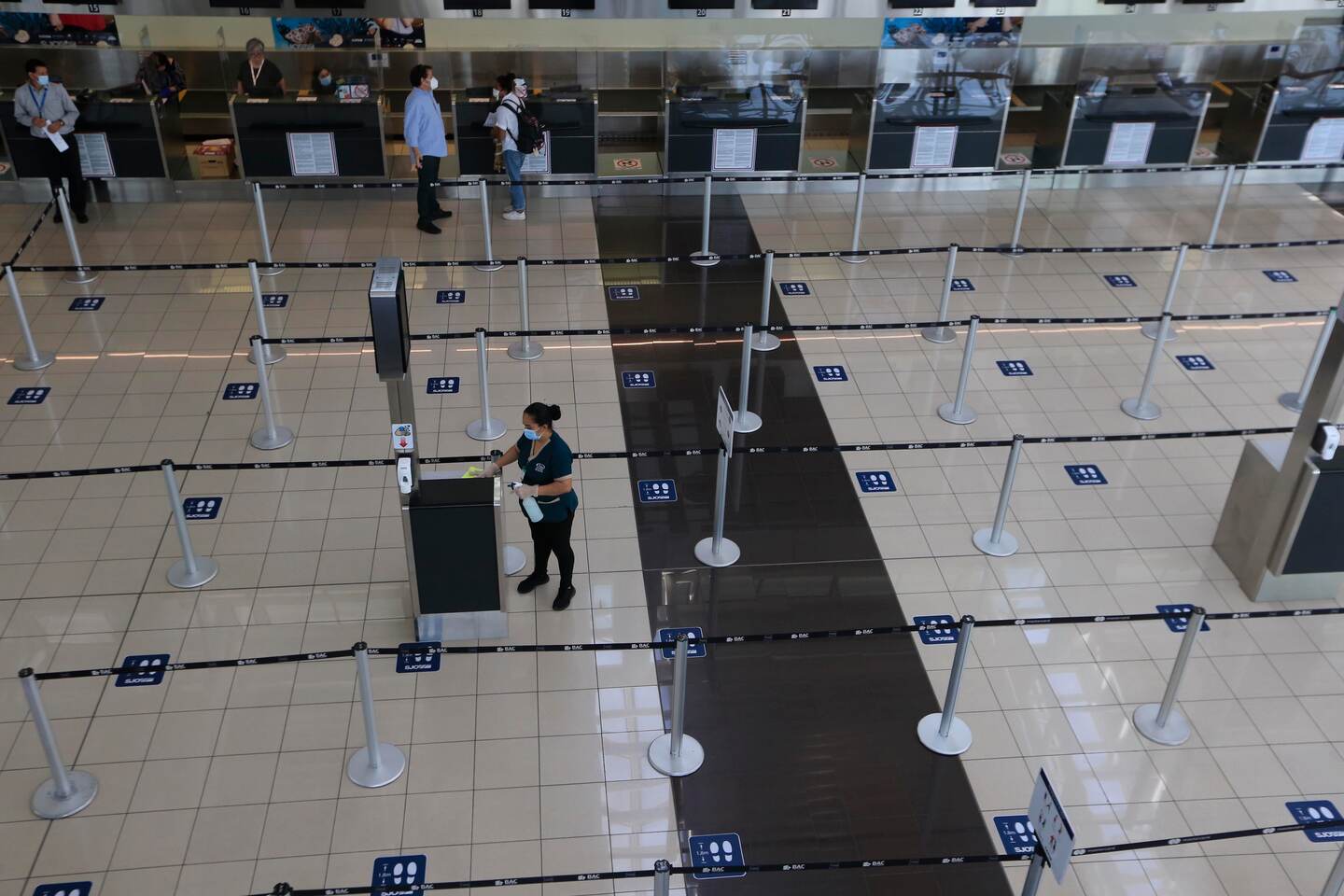 31/07/2020 Aeropuerto Juan Santamaría. Recorrido por las instalaciones del Aeropuerto Internacional Juan Santamaría, para conocer el protocolo sanitario aplicado en el retorno a las operaciones, reinicio de vuelos comerciales, durante la emergencia sanitaria por covid-19. Foto: Rafael Pacheco