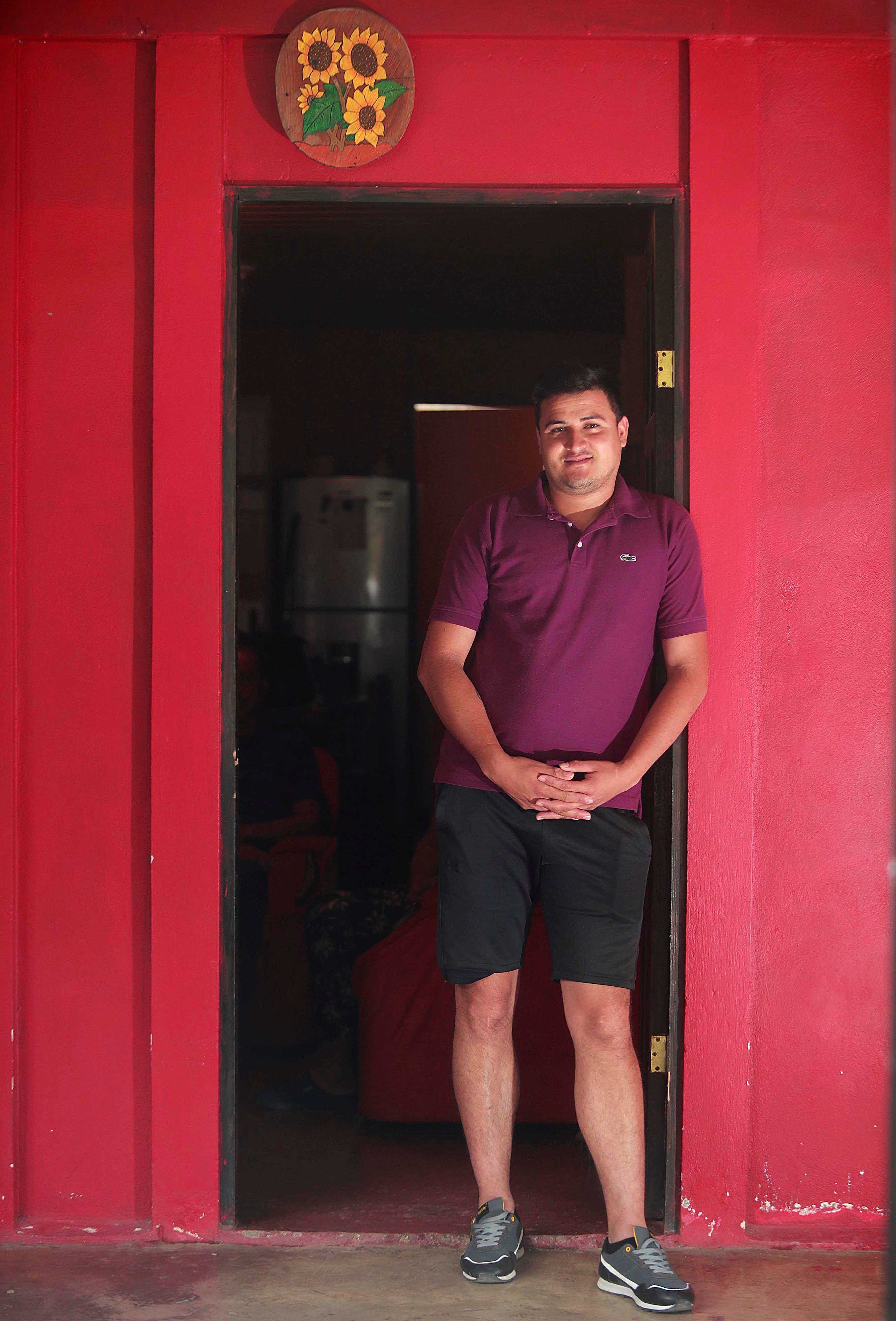 22/01/2024 Ujarrás de Paraíso, Cartago. Con su peculiar nombre inspirado en la serie televisiva El lobo del aire, Estrinferlojoc Segura es candidato a Síndico por el partido Unidos Podemos.