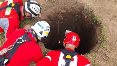 Joven de 17 años en condición crítica, tras caer a pozo en Atenas