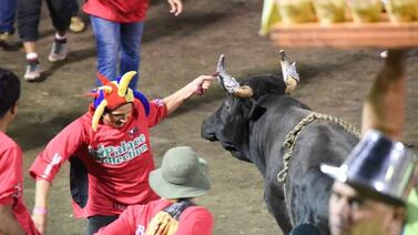 Repretel sorprende con millonario gesto para Pikos, el improvisado que lucha por su vida tras embestida de toro