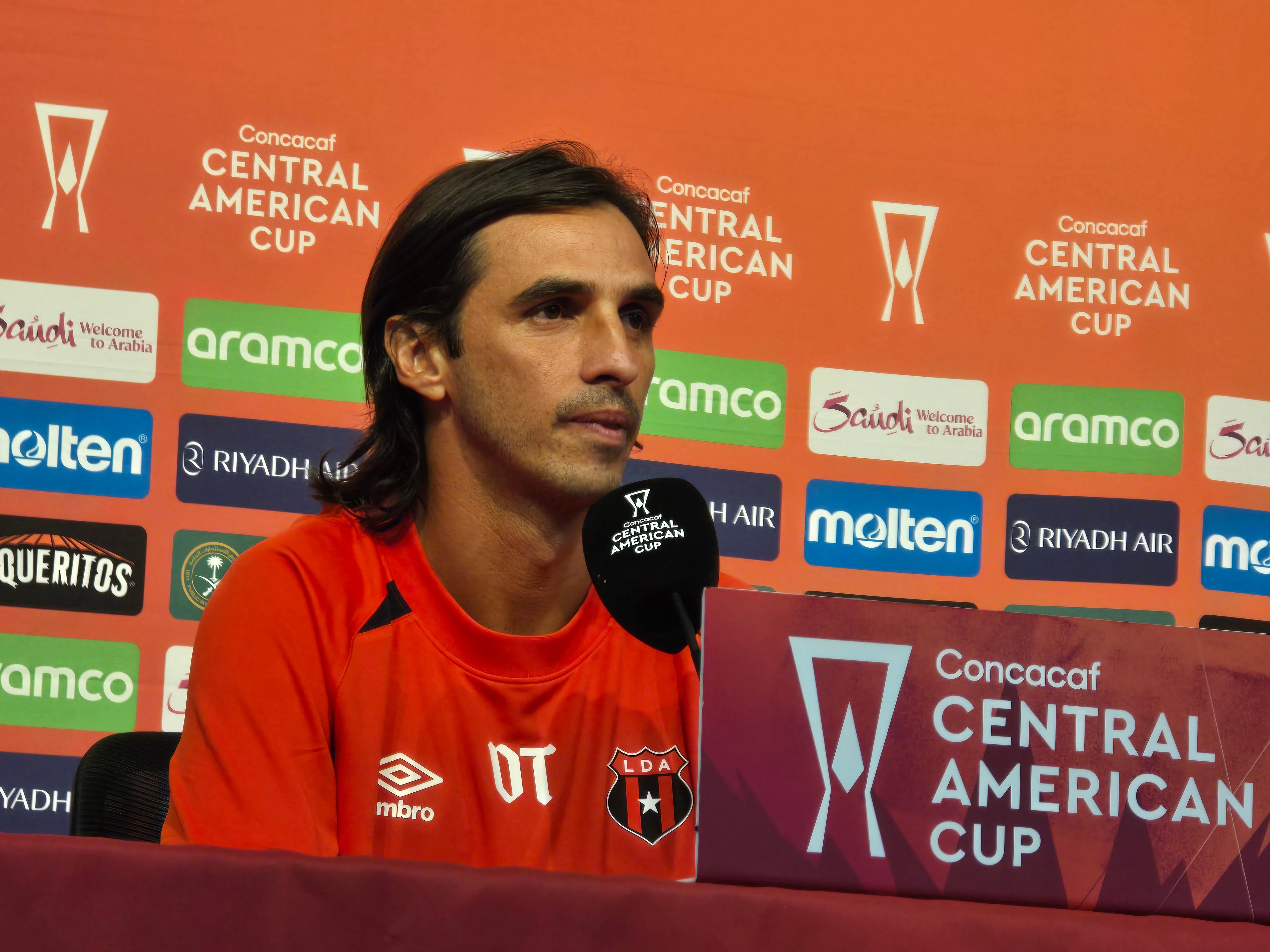 Bryan Ruiz ofreció la rueda de prensa antes del partido decisivo entre Alajuelense y Marathón en la Copa Centroamericana de Concacaf.