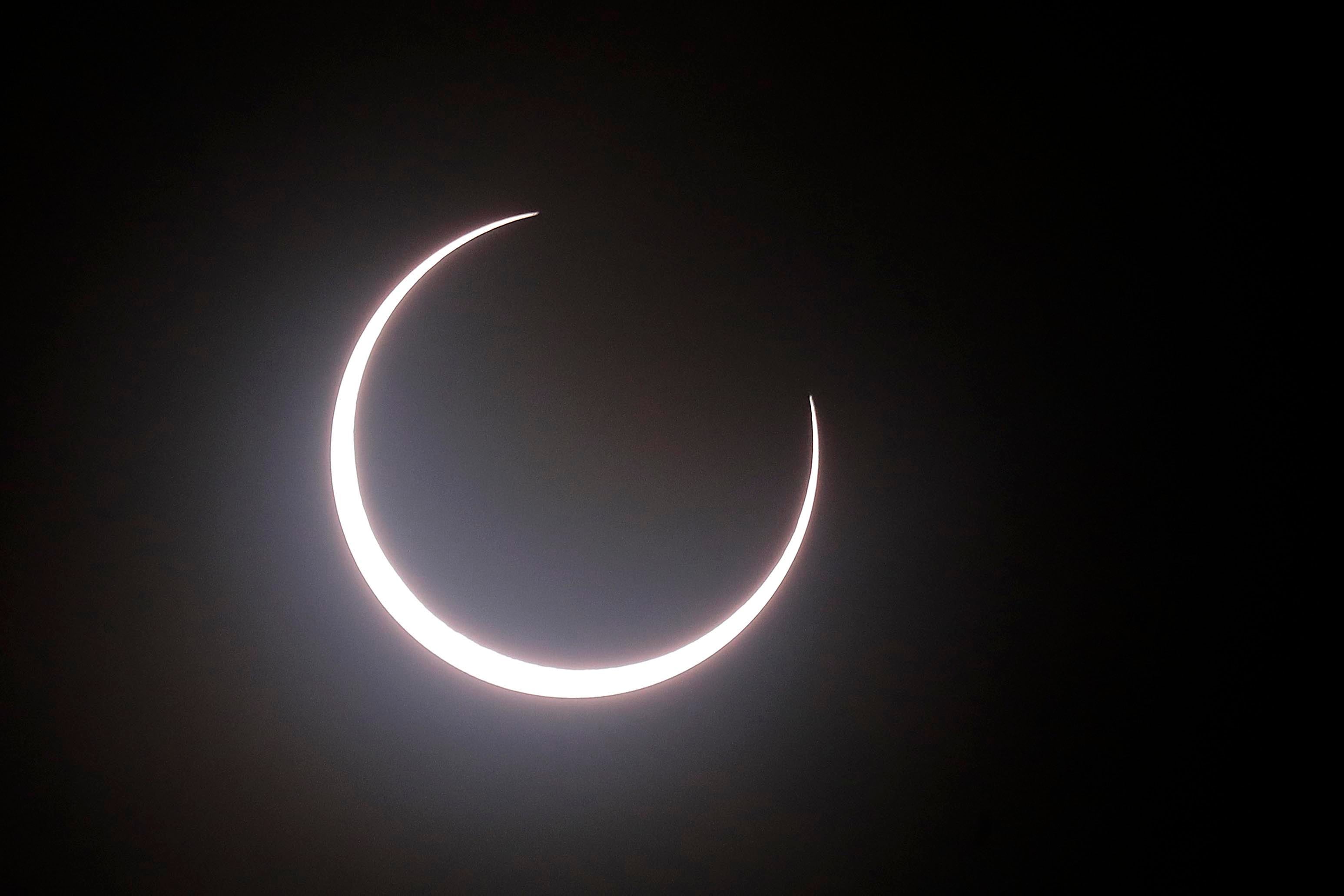 14/10/2023 Limón. Desde muy tempranas horas del día se vivió este sábado, en el atlántico de nuestro país, un gran ambiente en relación con el esperado eclipse anular de sol. Cientos de costarricenses se trasladaron a las playas del caribe sur para contemplar el anunciado acontecimiento astronómico del año, desde la parcialidad esperada para entre alrededor de las 10:15 a.m. y 1:50 p.m., pero sobre todo el punto de mayor esplendor apenas unos minutos después del mediodía. Foto: Rafael Pacheco Granados