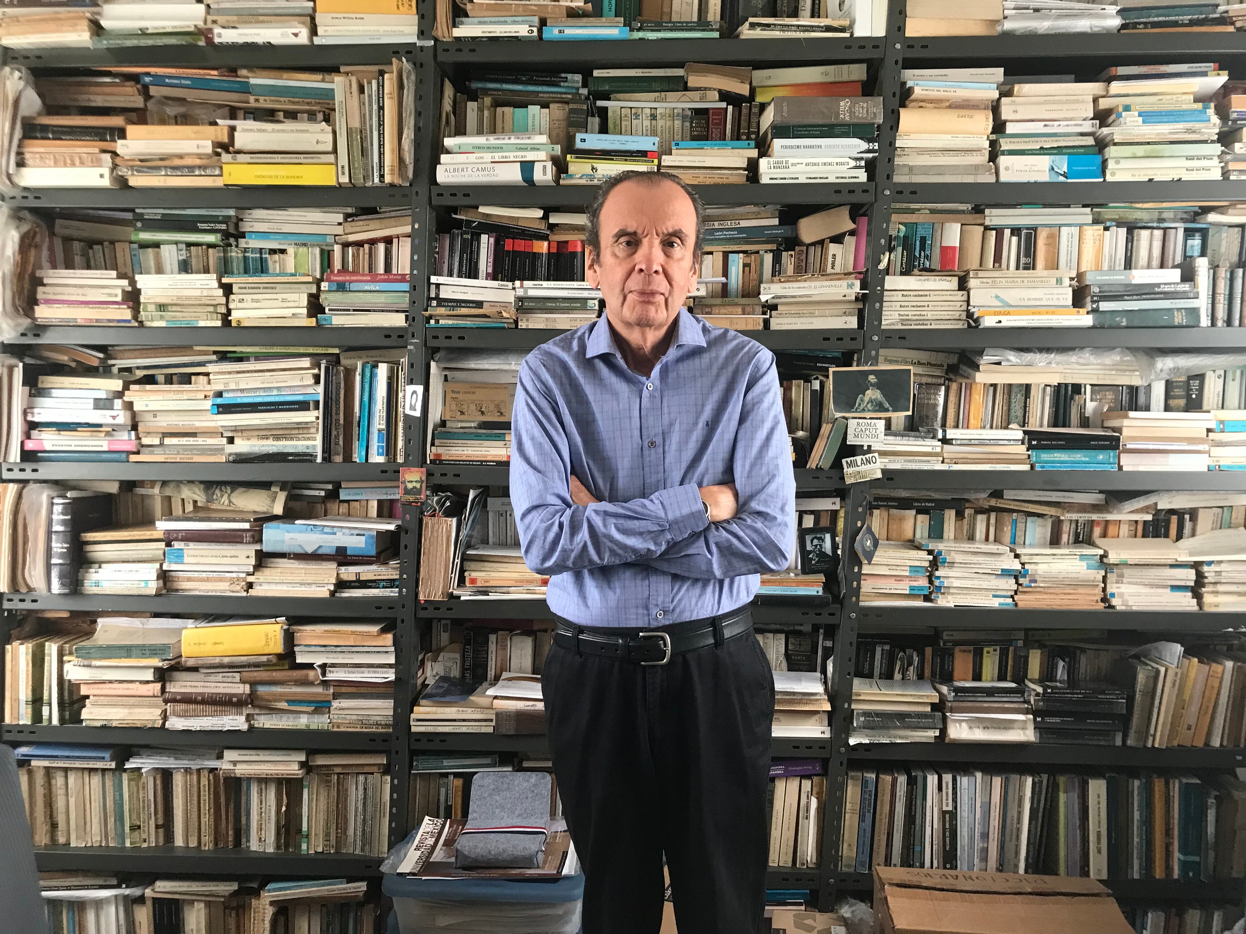 Víctor Hurtado Oviedo fue editor del suplemento cultural “Áncora” y es miembro de las Academias de la Lengua de Costa Rica y del Perú.