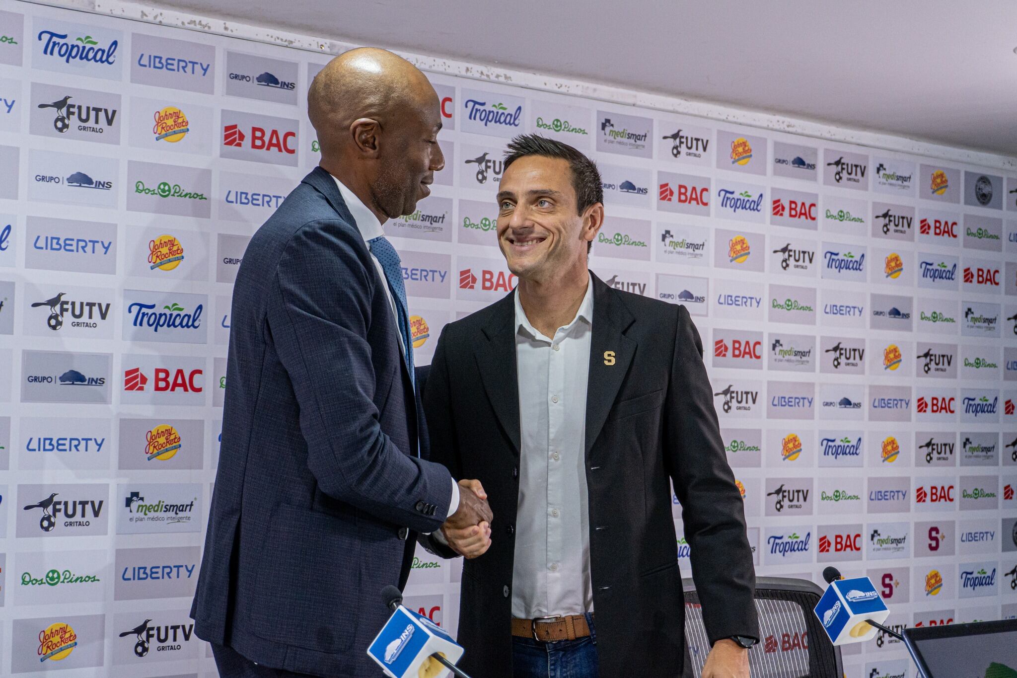 Presentación de Paulo Wanchope como técnico del Deportivo Saprissa. Prensa Saprissa.