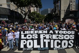 Venezuela excarcela a 99 detenidos tras protestas por reelección de Maduro