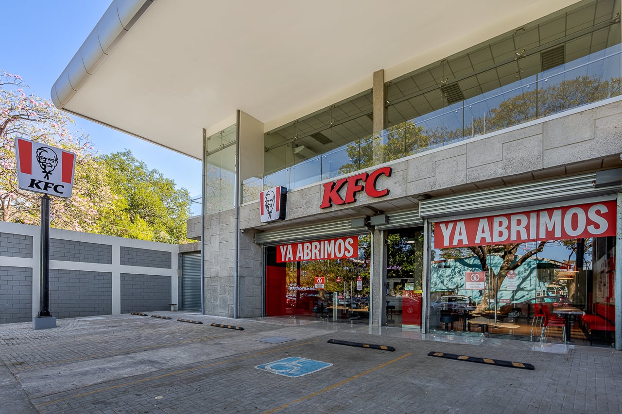 Nueva apertura de KFC en Guanacaste impulsa empleo, inversión y expansión fuera del GAM en el plan 2026.