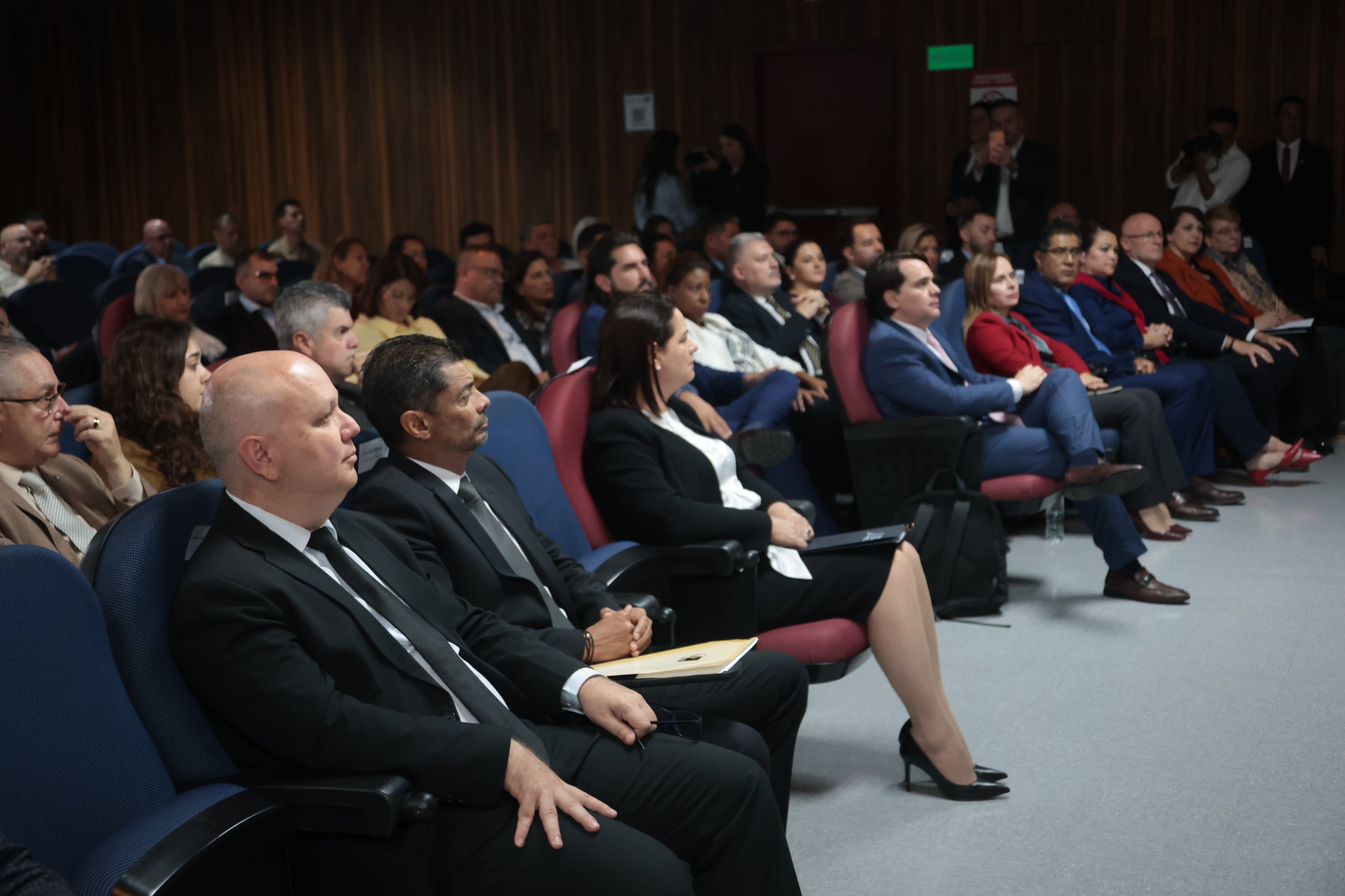 Reunión convocada por la Sra Presidenta de la República Laura Fernández con los 3 poderes de la República
