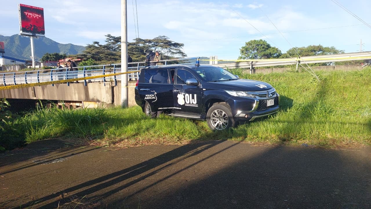 Las autoridades hallaron un cuerpo con múltiples traumas en Hatillo 8.