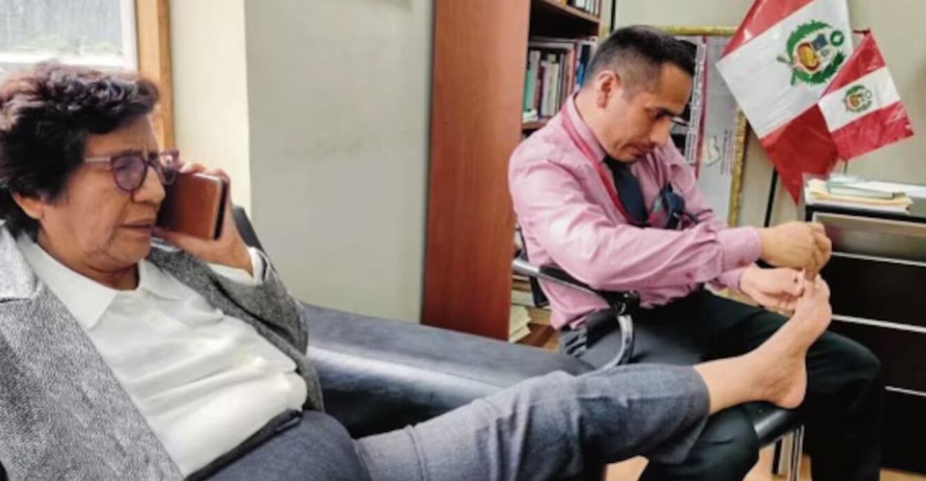 La legisladora Lucinda Vásquez desata escándalo por esta imagen difundida en redes sociales.