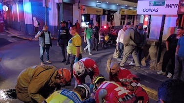 Motociclista gravemente herido tras colisión con autobús en centro de San José