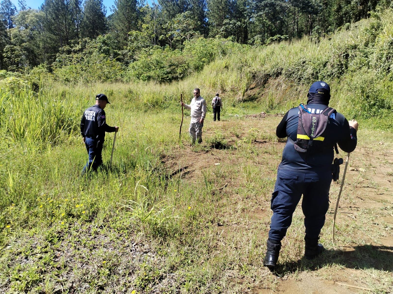 Un grupo de oficiales participó en la búsqueda del cuerpo de Julio Gerardo Ramírez García.