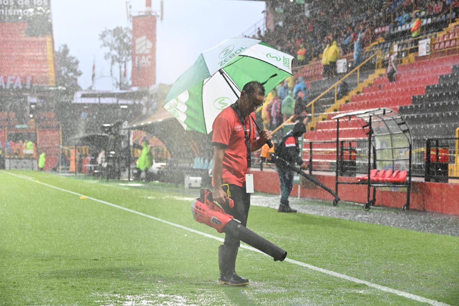 El partido entre Liga Deportiva Alajuelense y Sporting empezará con una hora de retraso, a las 5 p. m., en el Estadio Alejandro Morera Soto.