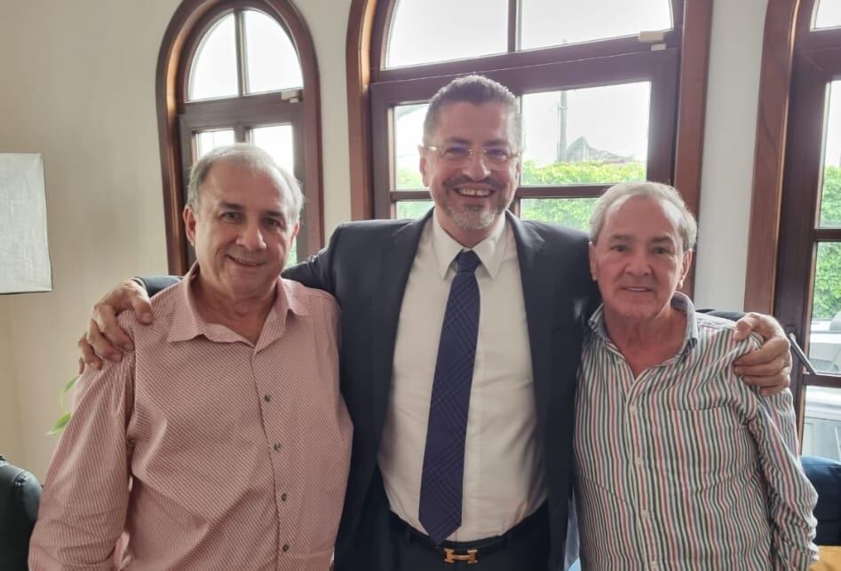 Édgar Jovel Álvarez fue el tercer lugar por Alajuela del PUSC para las elecciones presidenciales del 2018. En la foto junto a Rodrigo Chaves (centro)