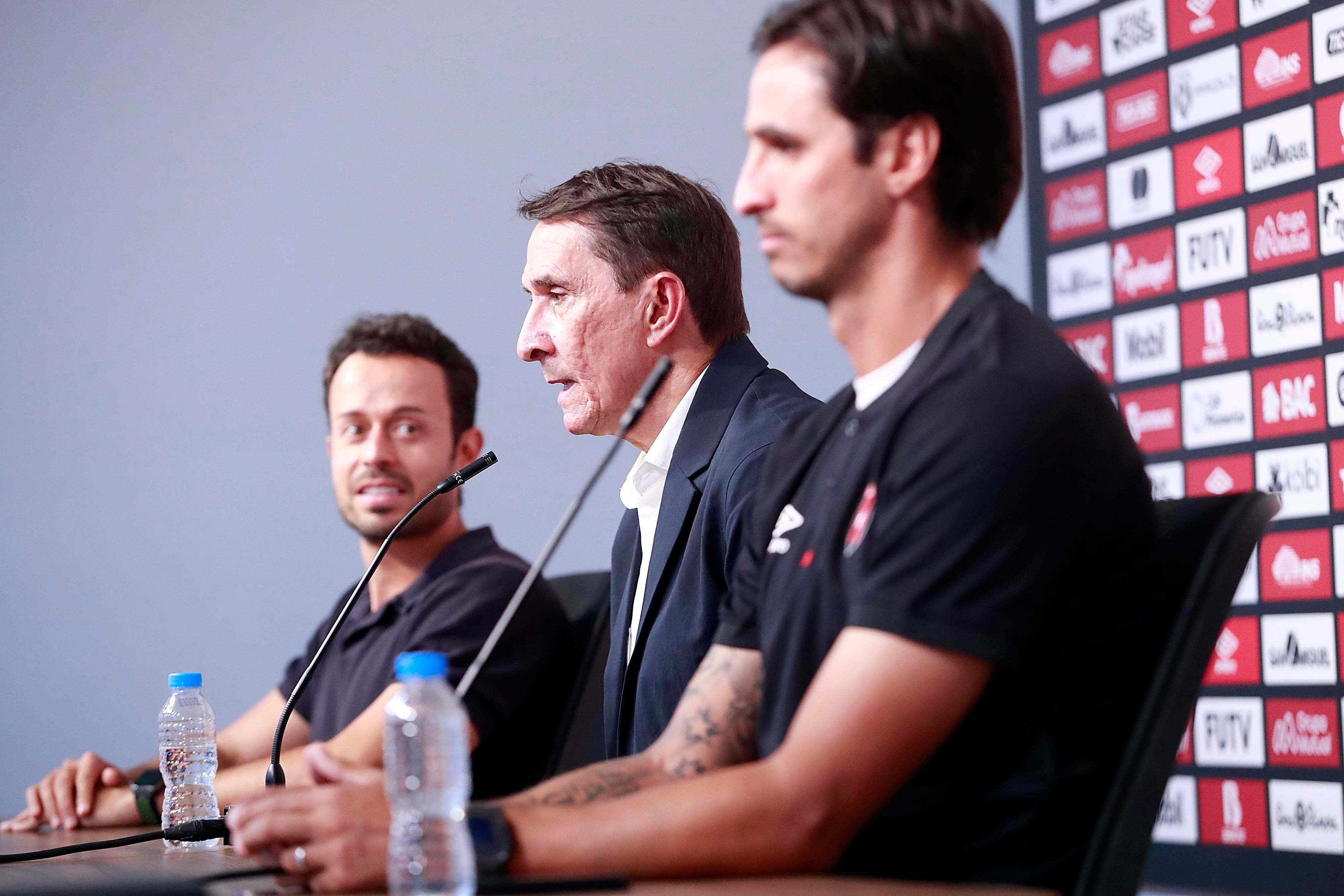 12/03/2024 Turrucares. Este martes fue presentado Alexandre Borges Guimaraes como nuevo director técnico de Liga Deportiva Alajuelense, en las instalaciones del Centro de Alto Rendimiento (CAR). A Guima lo acompañarán dos brasileños y Bryan Ruiz, quienes fueron presentados por el gerente deportivo, Javier Santamaría. Foto: Rafael Pacheco Granados
