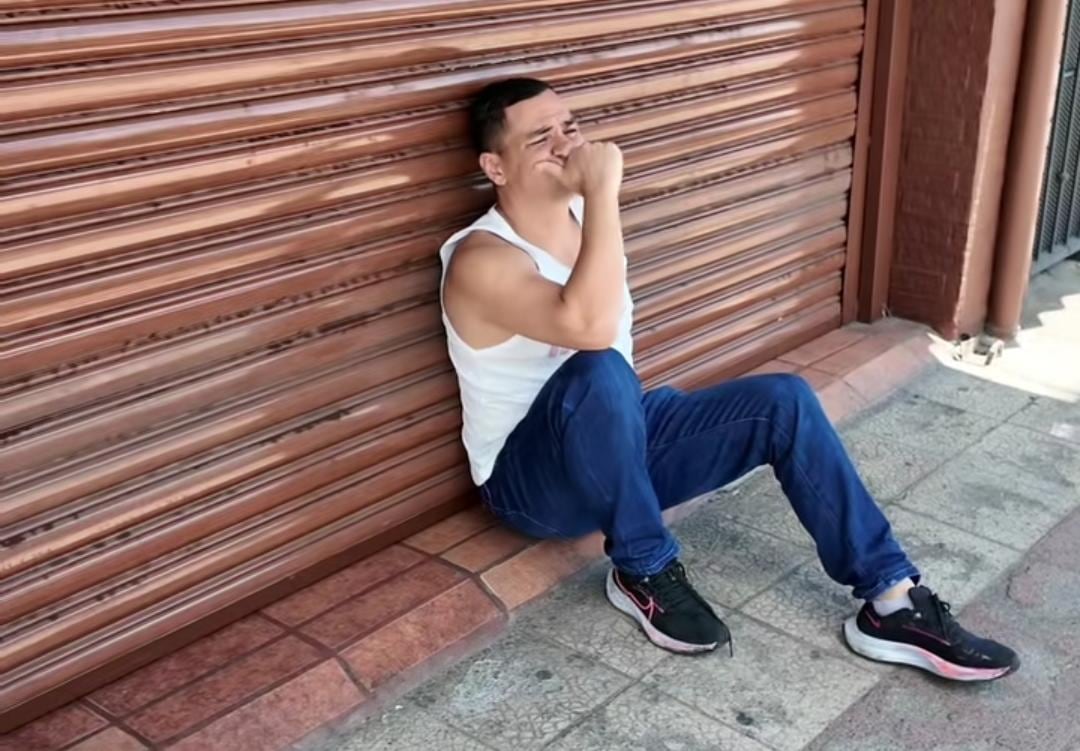 Mailo Pana reaccionó entre lágrimas tras la clausura de su negocio.