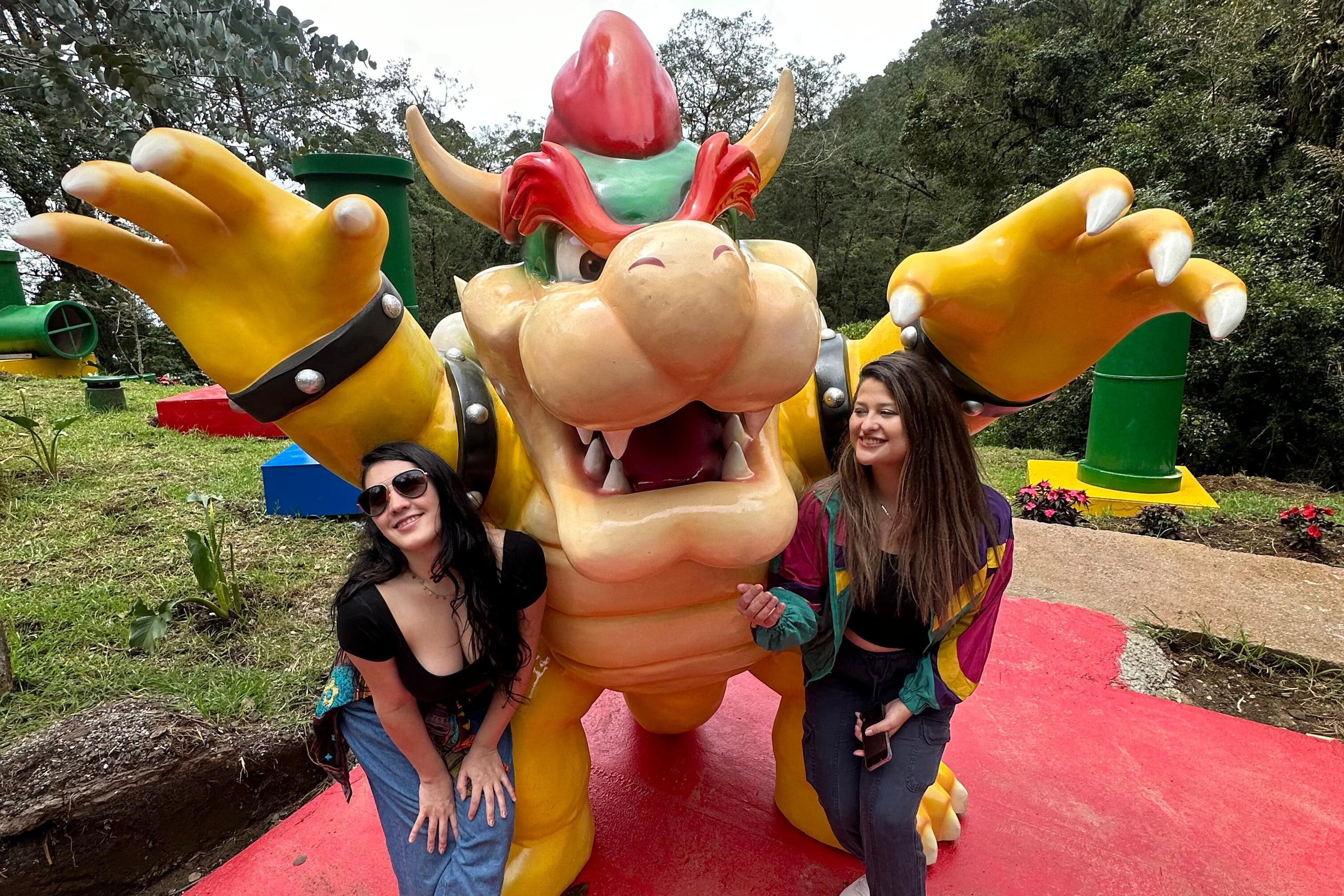 Su amor por El Hobbit lo inspiró a crear una comarca en un parque temático en Cartago.