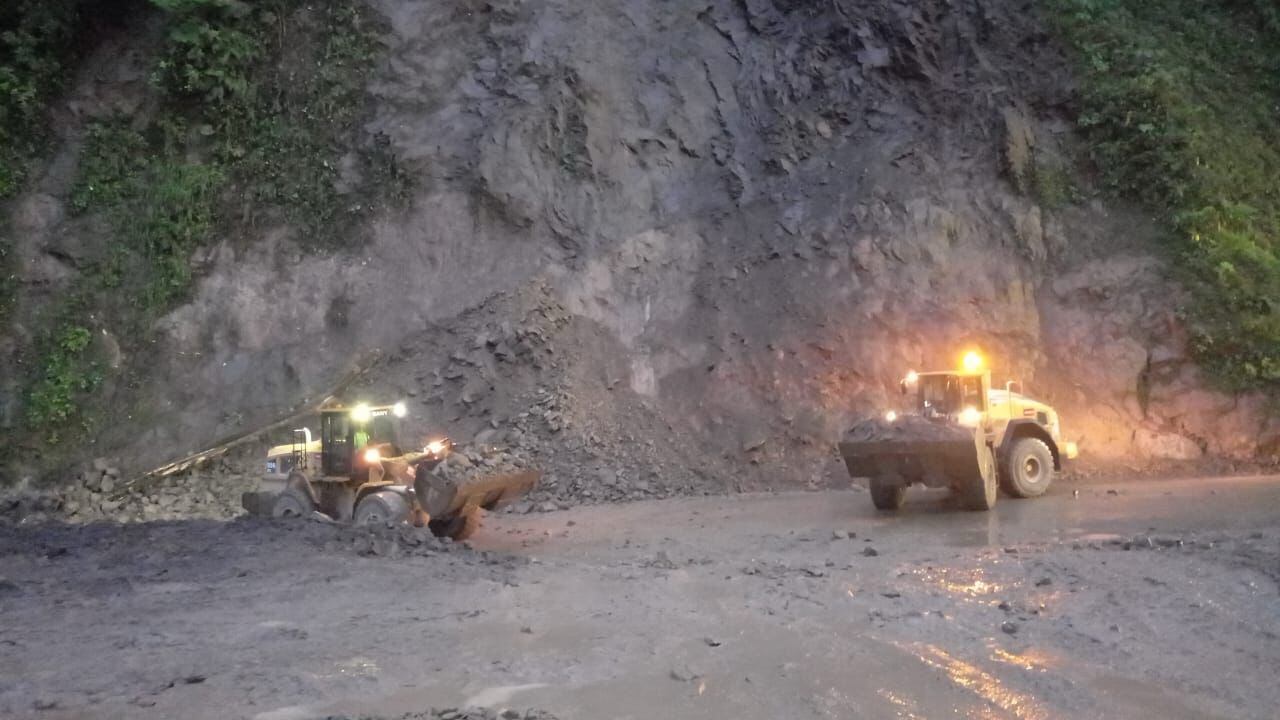 Maquinaria limpia ruta 32