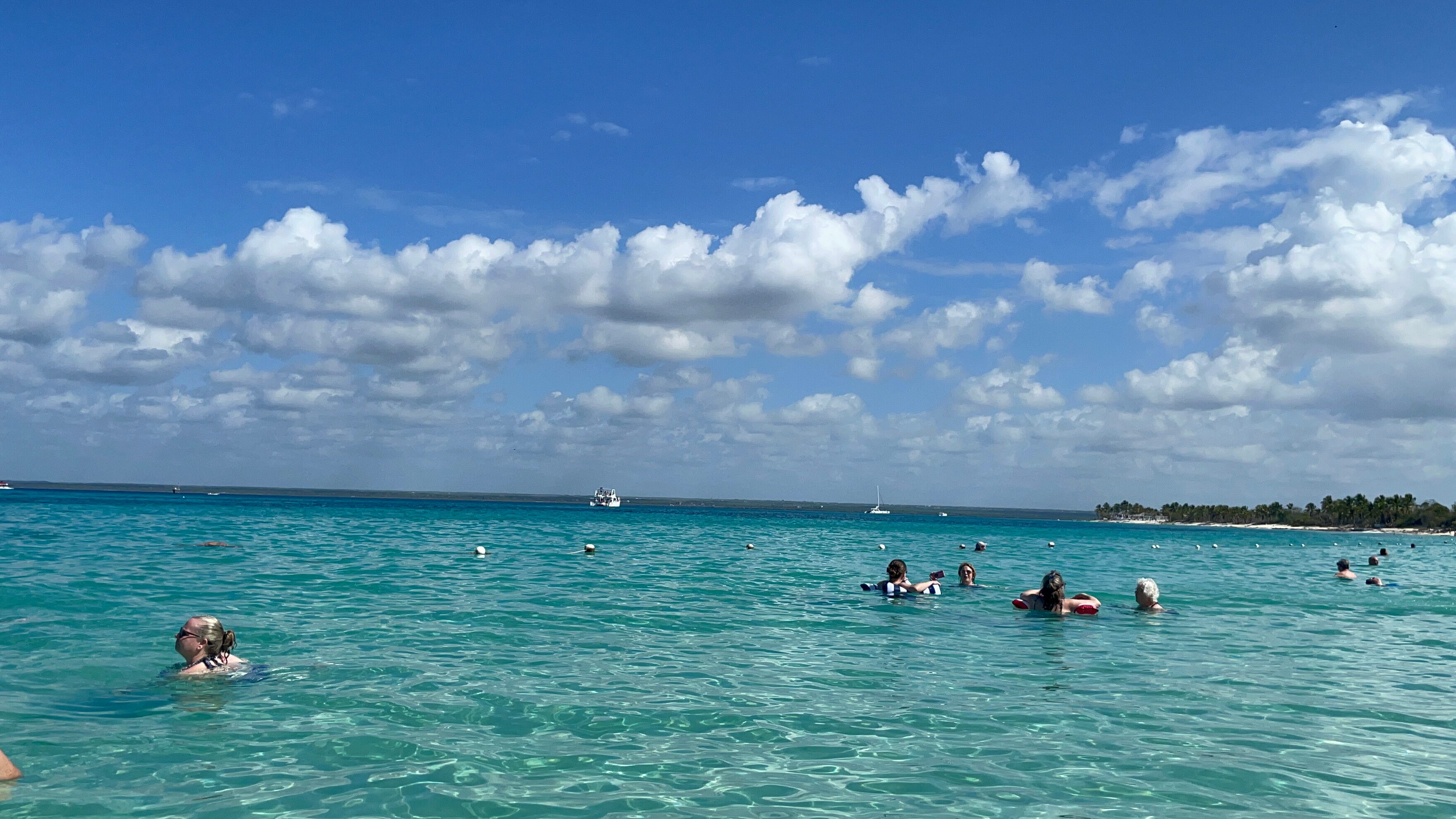 El color del agua de Isla Catalina sorprende a cualquier visitante.