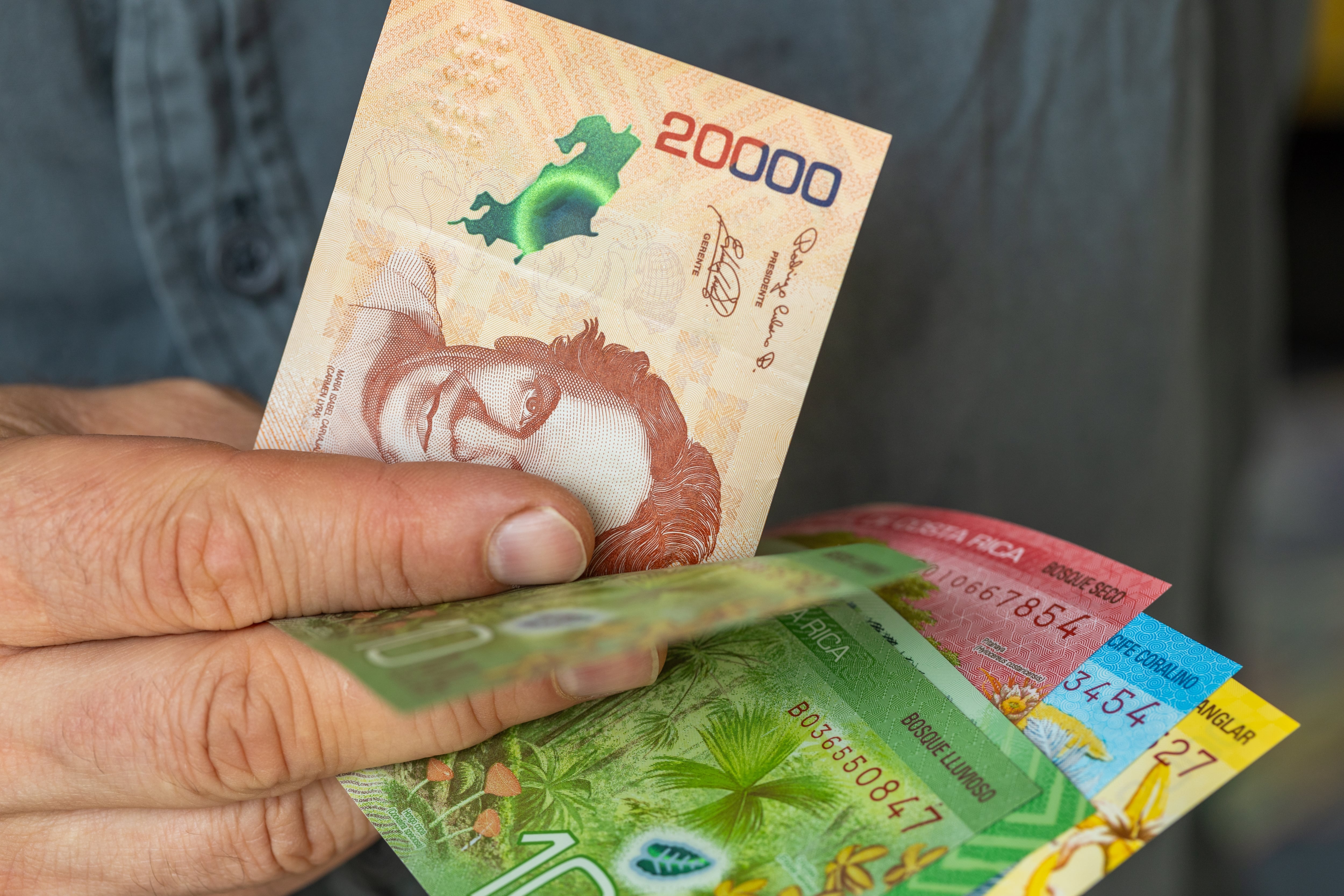 Uno de los datos más llamativos es que la experiencia del colaborador y la antigüedad en el puesto son factores considerados solo por 8% y 6% de las empresas, respectivamente.