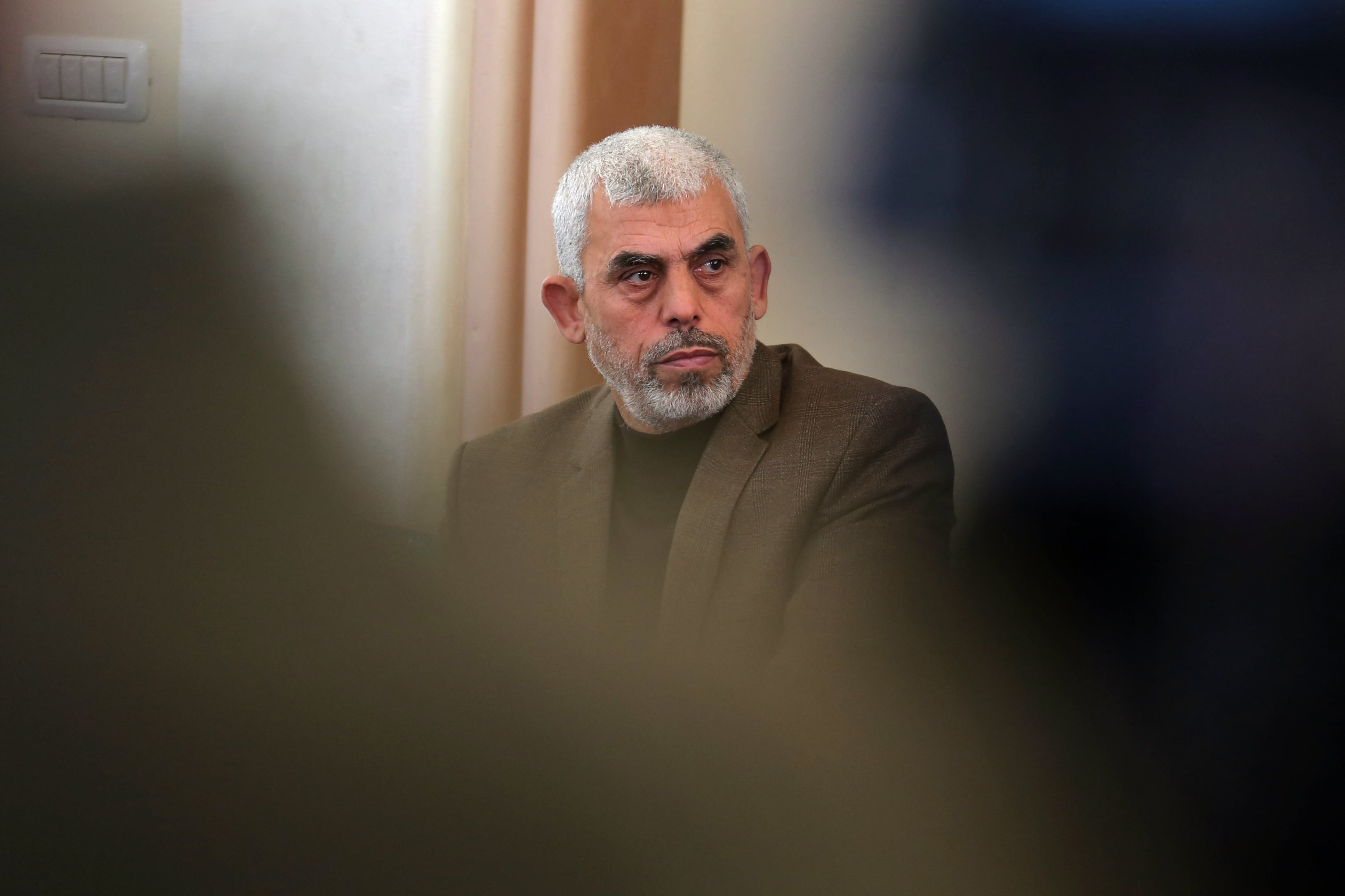 Yahya Sinwar era el principal líder de Hamás. Israel lo buscaba desde el pasado 7 de octubre cuando la organización terrorista invadió el país sionista por la frontera sur. En ese hecho murieron 1200 personas judías y desencadenó la guerra en Gaza que todavía sigue viva. Foto: SAID KHATIB / AFP
