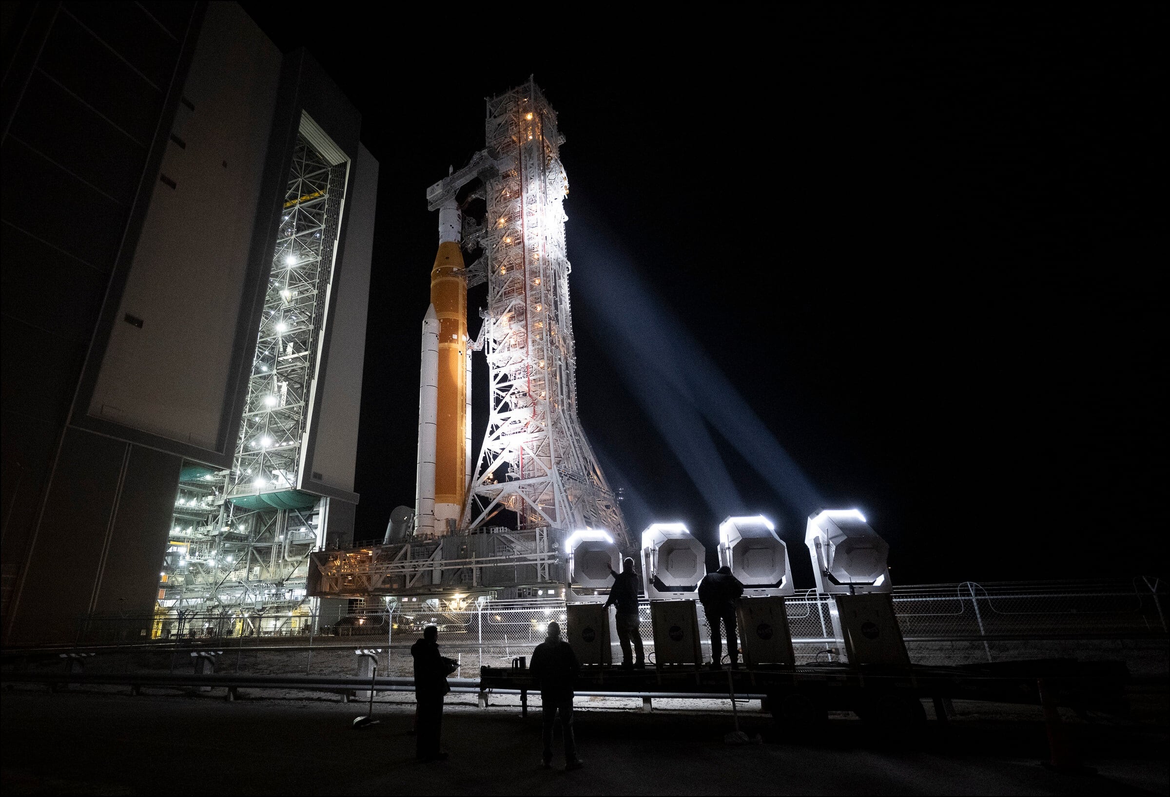 Artemis II despegará el 1 de abril con cuatro astronautas. La NASA completó ajustes técnicos tras una falla en el sistema de helio.