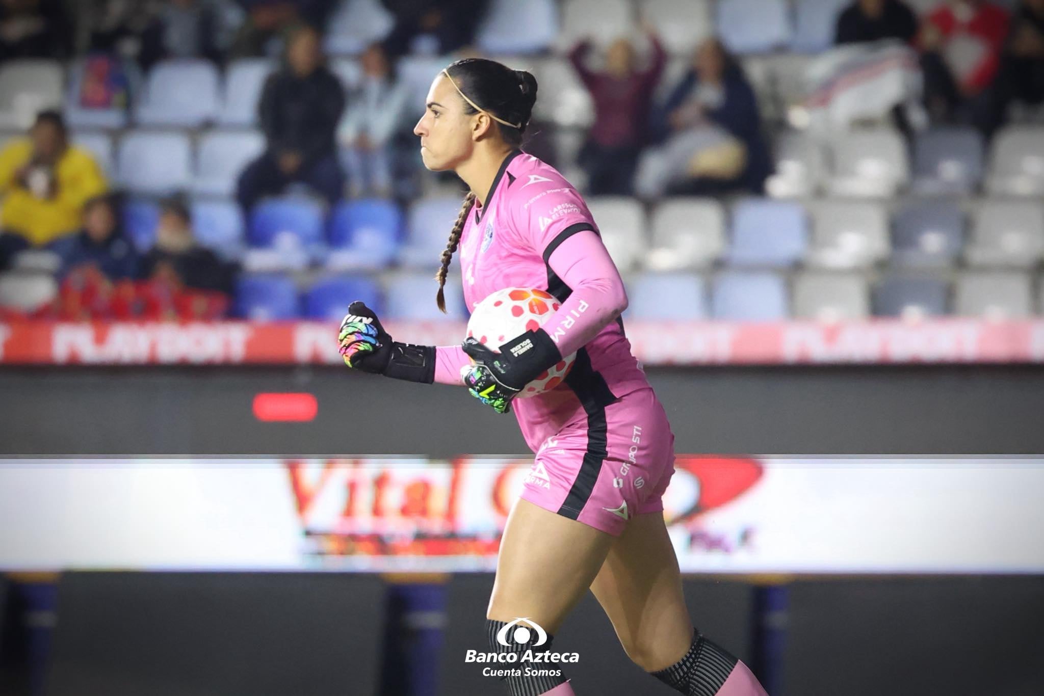 Daniela Solera logró parar un penal en el último partido de Mazatlán.