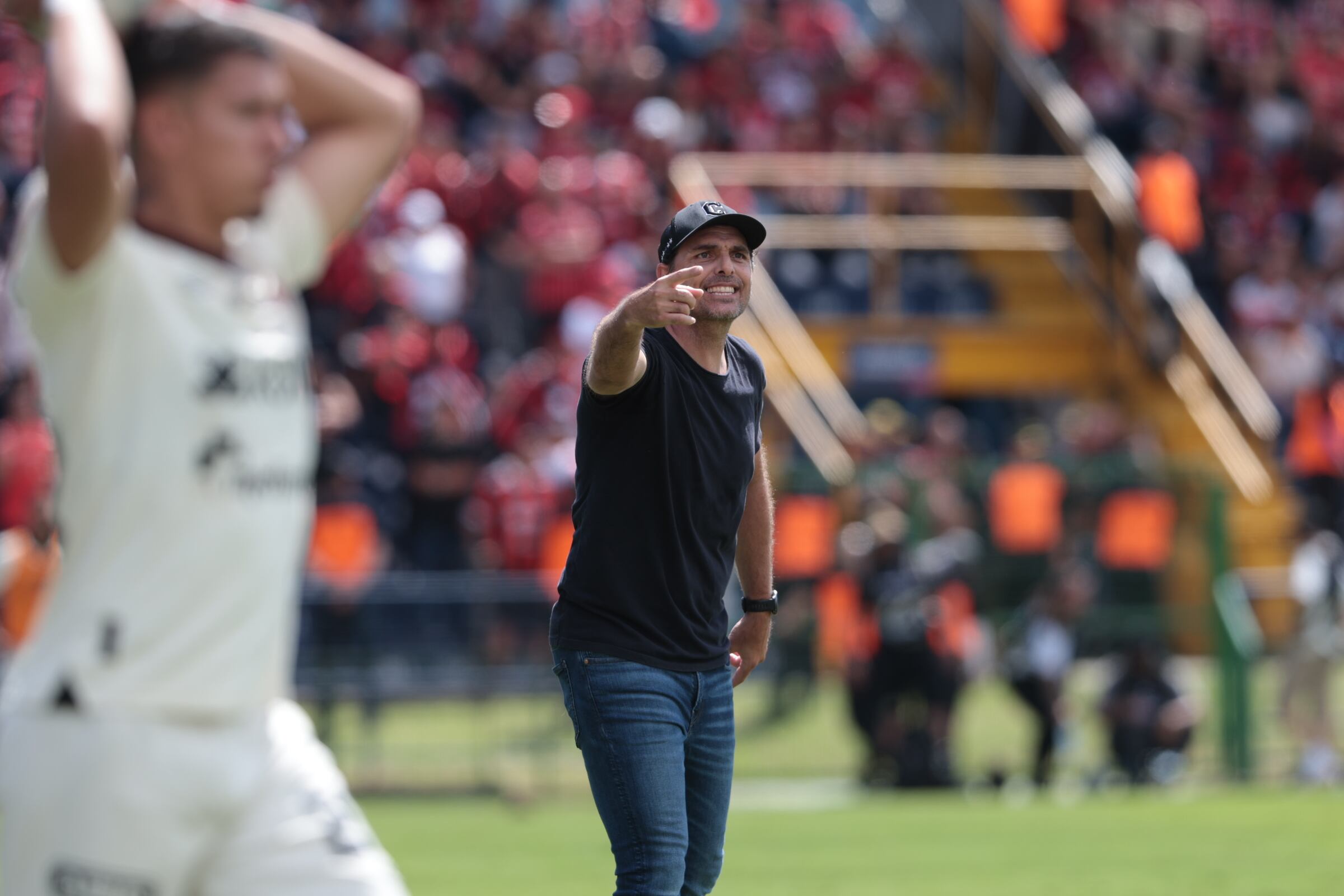 30/11/2025/ Juego entre Club Sport Cartagines vs Liga Deportiva Alajuelense por la fecha 17 del torneo apertura de l Liga Promerica en el estadio Fello Meza / foto John Durán