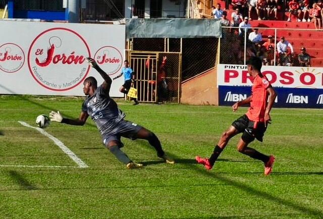 Dariel Castillo anotó el segundo gol de Puntarenas