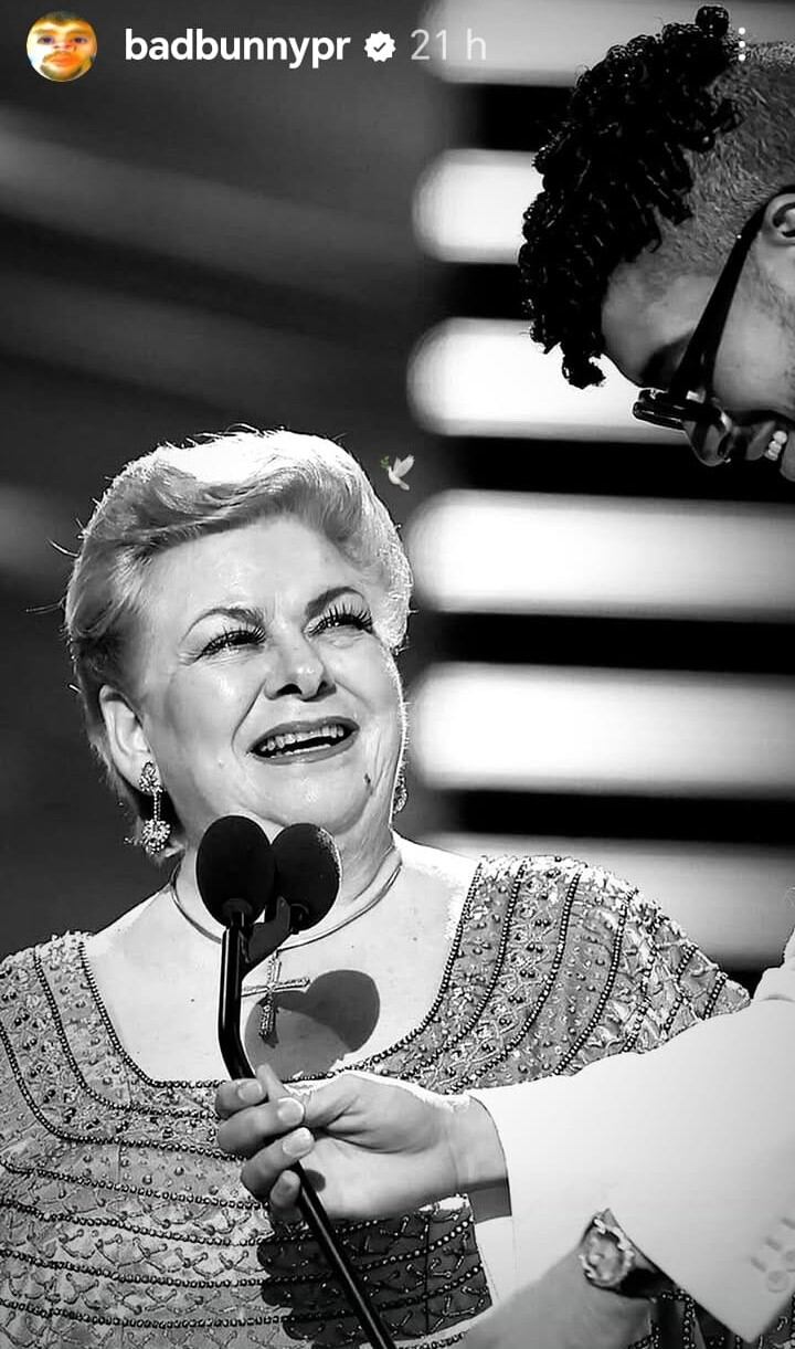 Fotos de Paquita la del Barrio en concierto y acompañada por artistas como Alejandro Sanz, Bad Bunny, la Sonora Santanera y más.